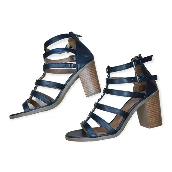 NWOT Mossimo Strappy Sandals With Studs And Back Heel Zipper, Size 7 - Picture 2 of 11